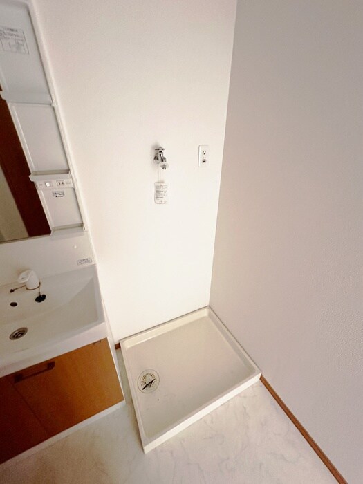 物件内観写真17　(洗濯機置場)