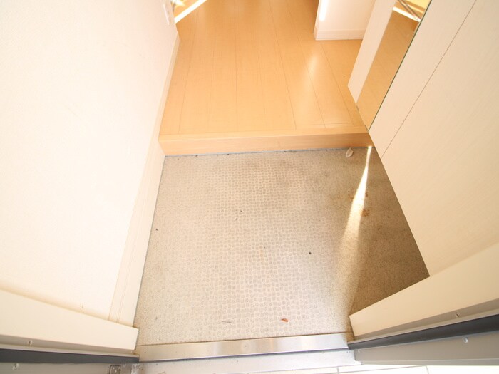 物件内観写真7　(玄関)