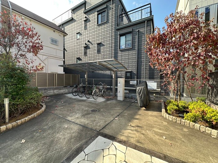 物件外観写真4　(駐輪場)