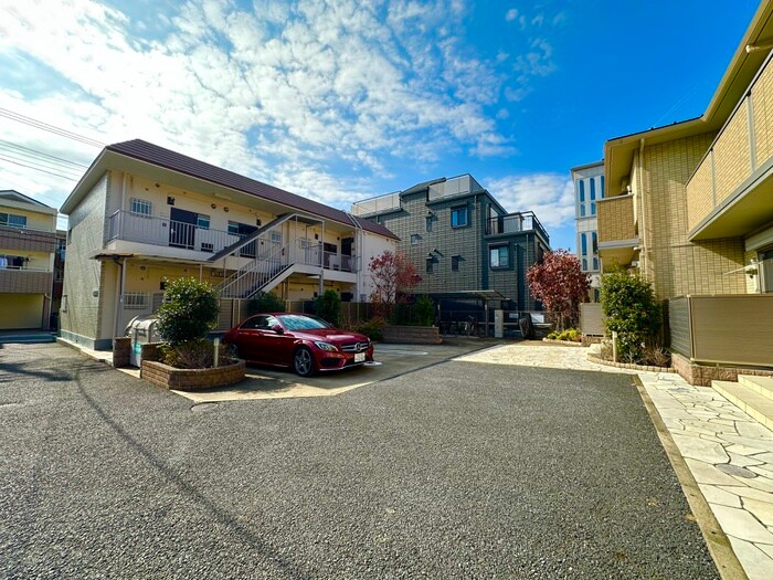 物件外観写真5　(駐車場)