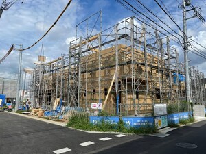 アゼリアF棟外観写真
