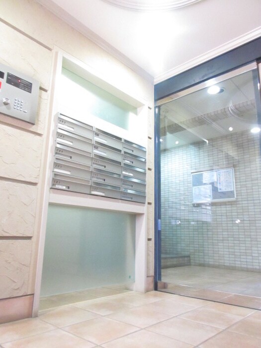 物件外観写真5　(エントランス部分)