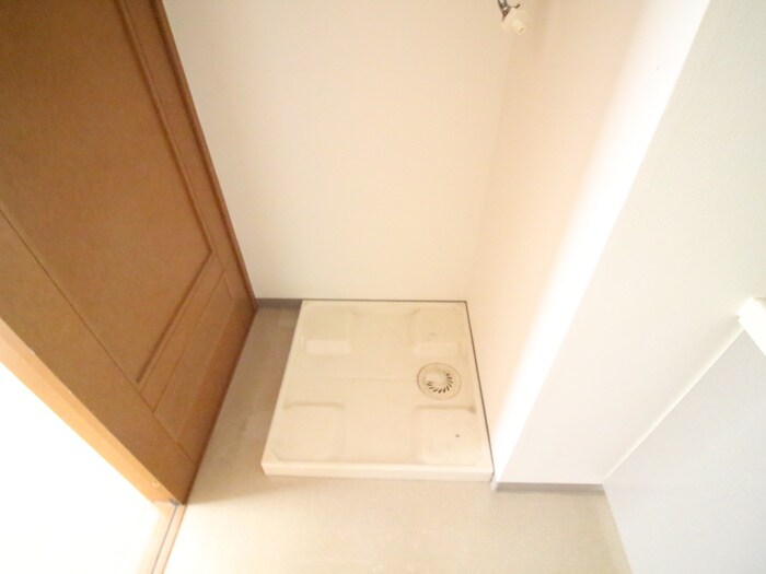 物件内観写真13　(洗濯機置場)