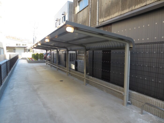 物件外観写真4　(駐輪場)