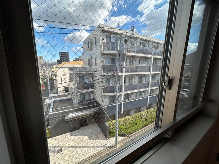 物件内観写真22　(室内からの展望)