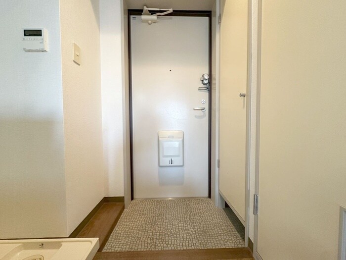 物件内観写真16　(玄関)