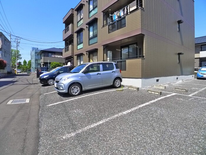 物件外観写真4　(駐車場)