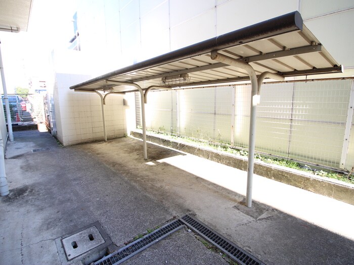 物件外観写真4　(駐輪場)