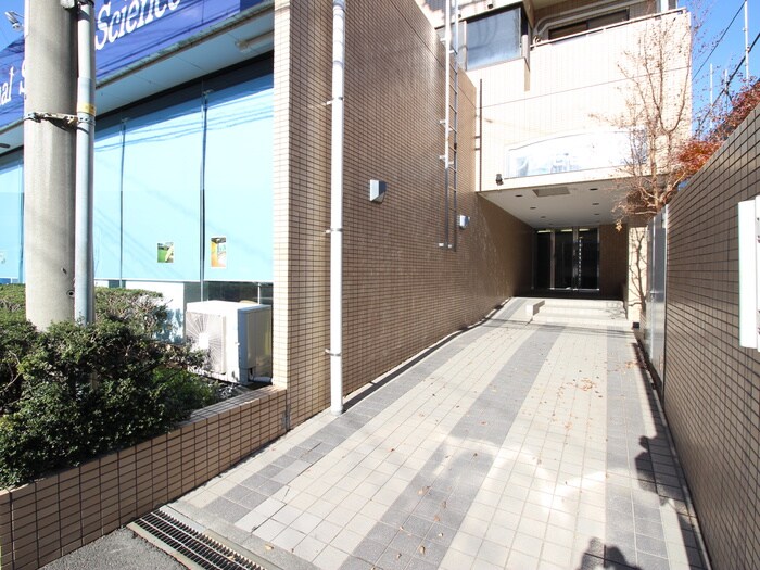 物件外観写真5　(エントランス部分)