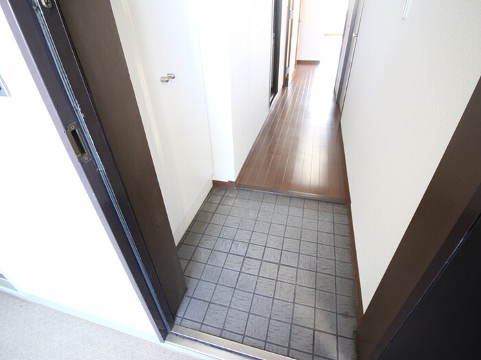 物件内観写真10　(玄関)