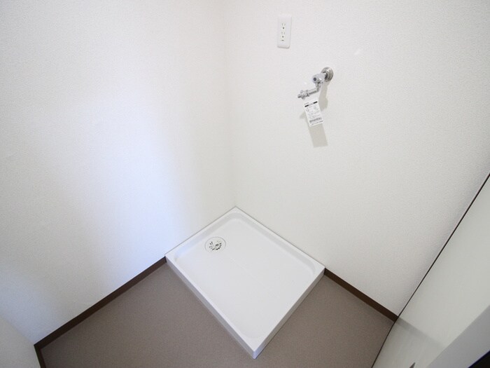 物件内観写真15　(洗濯機置場)