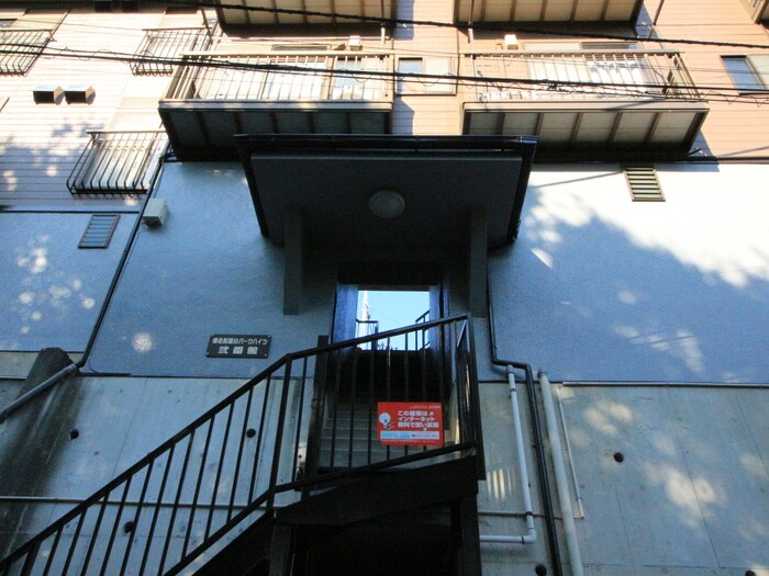 物件外観写真3　(エントランス部分)