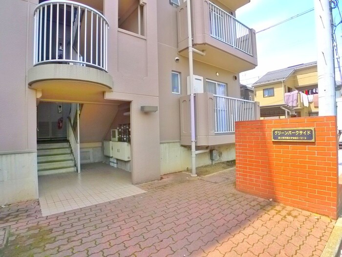 物件外観写真4　(エントランス部分)