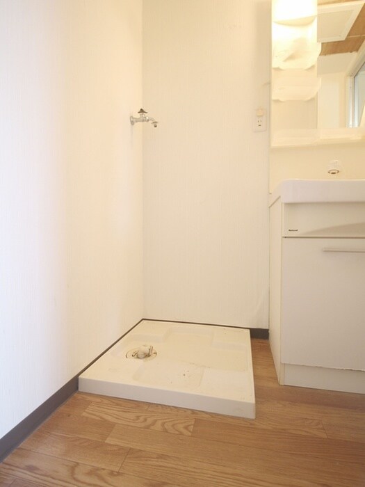 物件内観写真14　(洗濯機置場)