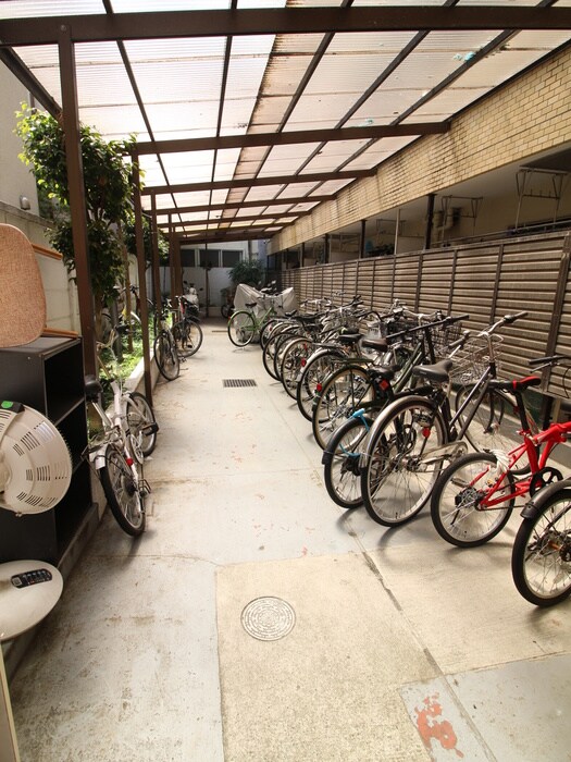 物件外観写真4　(駐輪場)