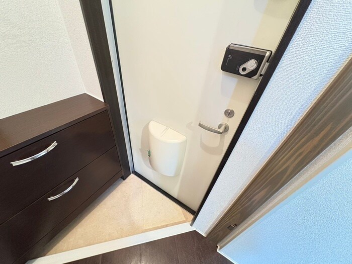 物件内観写真16　(玄関)