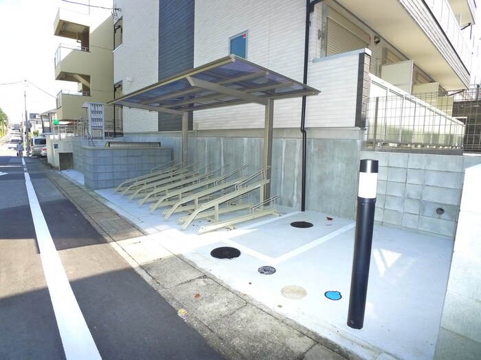 物件外観写真3　(駐輪場)