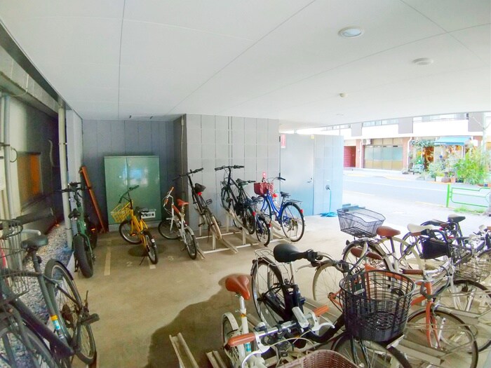 物件外観写真4　(駐輪場)
