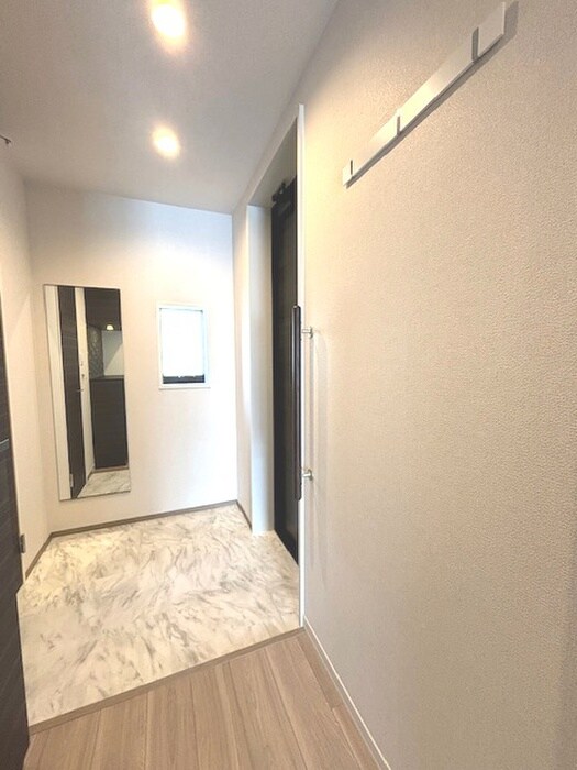 物件内観写真6　(玄関)