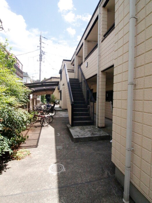 物件外観写真2　(エントランス部分)