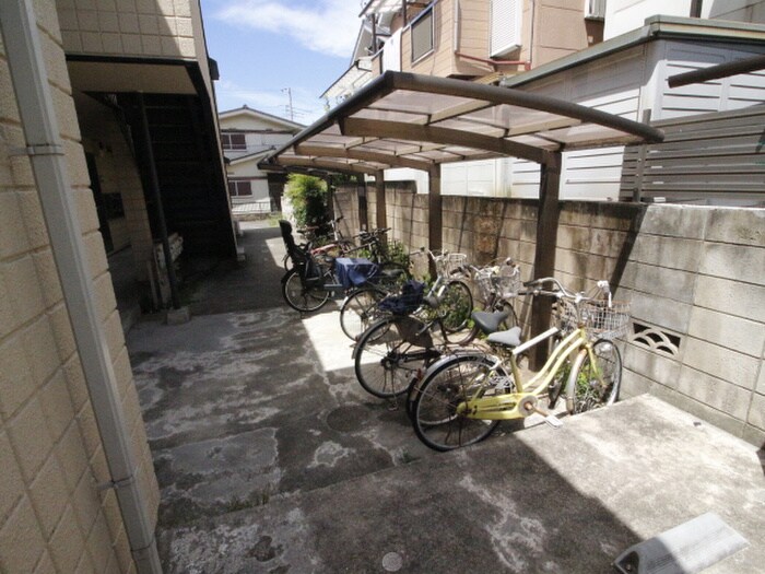物件外観写真3　(駐輪場)