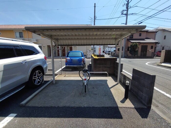 物件外観写真4　(駐輪場)
