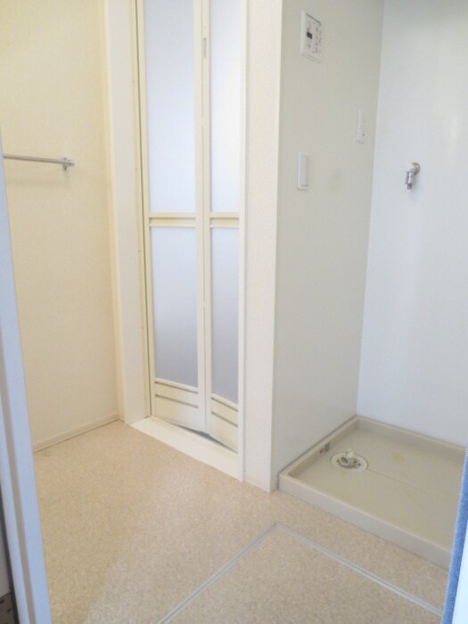 物件内観写真14　(洗濯機置場)