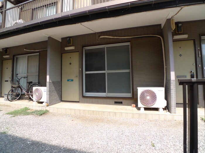 物件外観写真5　(エントランス部分)