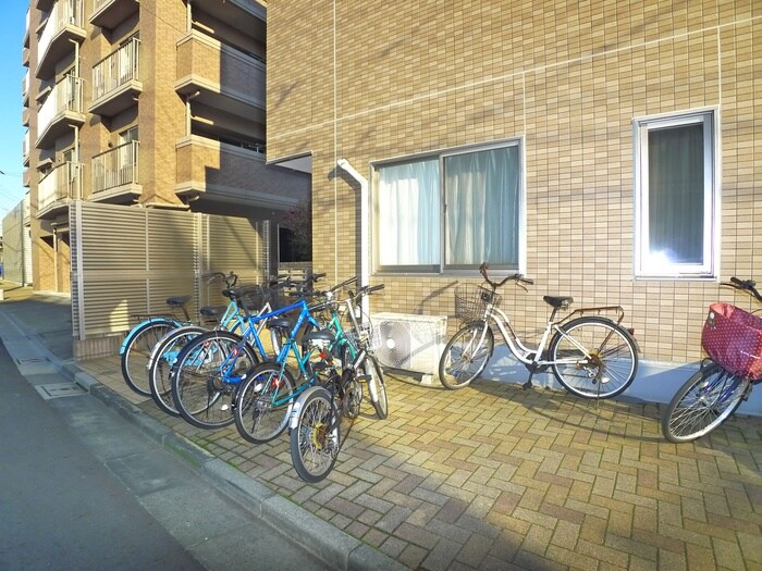 物件外観写真5　(駐輪場)