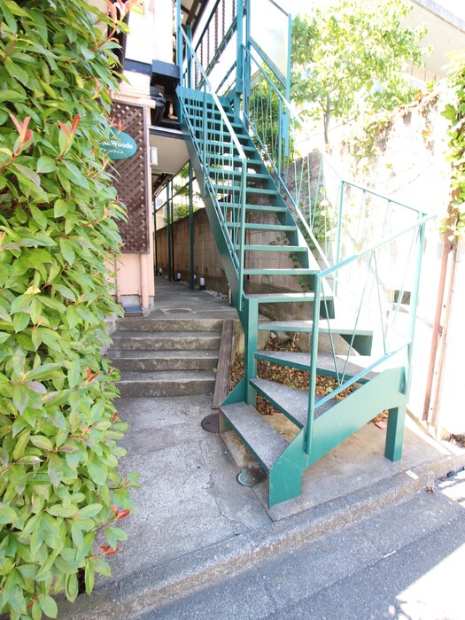 物件外観写真5　(エントランス部分)