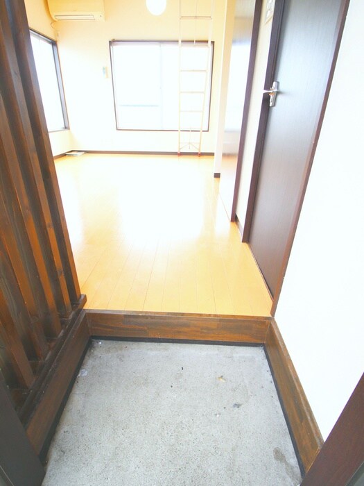 物件内観写真16　(玄関)