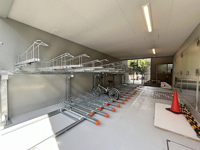 物件外観写真5　(駐輪場)