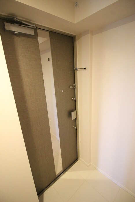物件内観写真16　(玄関)
