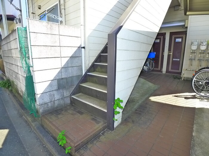 物件外観写真2　(エントランス部分)