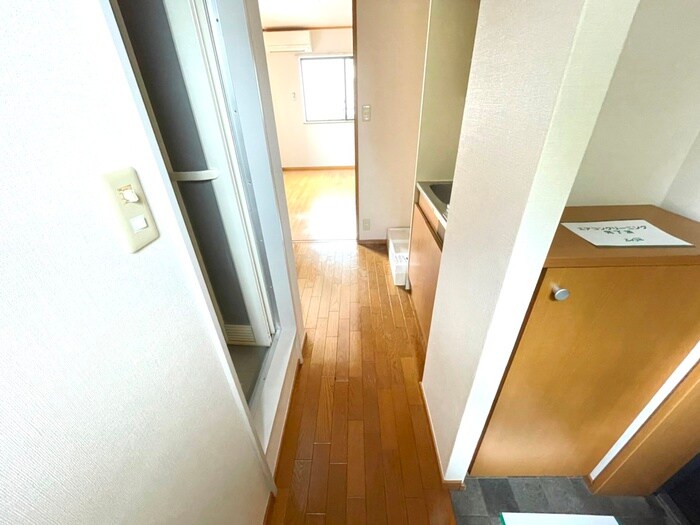 物件内観写真10　(廊下)