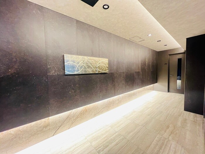 物件外観写真4　(エントランス部分)