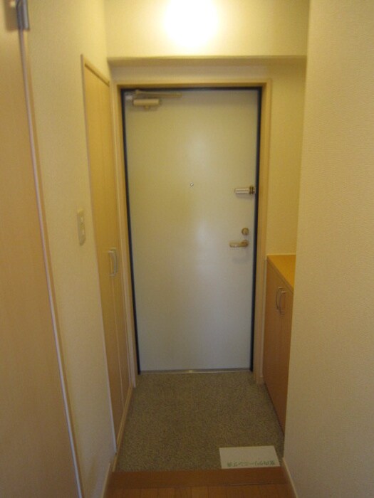 物件内観写真14　(玄関)