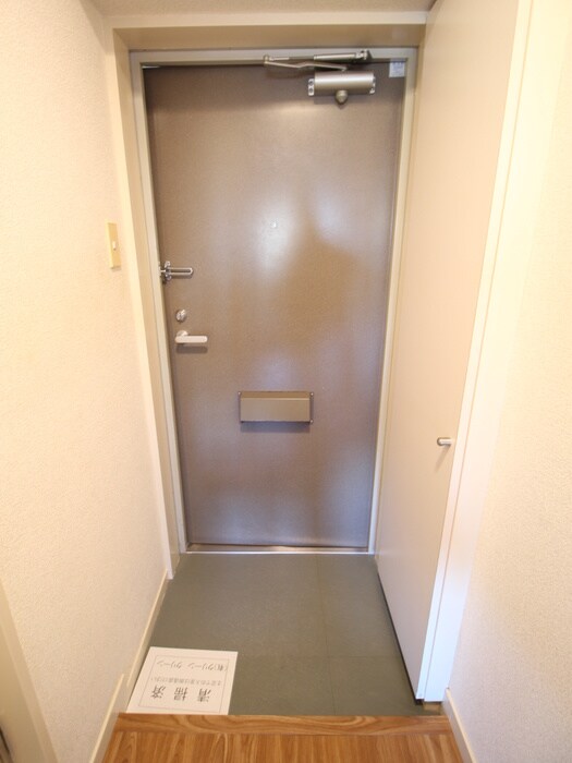 物件内観写真16　(玄関)