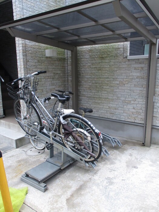 物件外観写真2　(駐輪場)