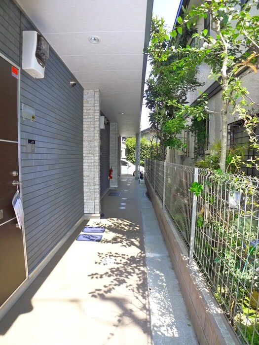 物件外観写真4　(エントランス部分)