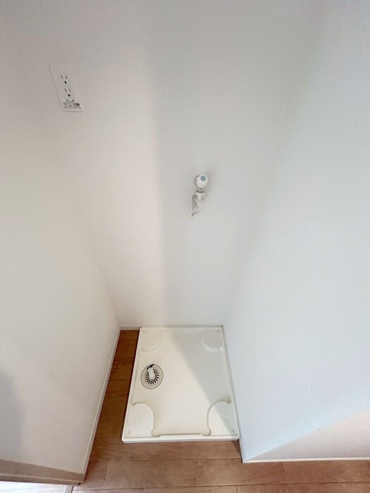 物件内観写真12　(洗濯機置場)