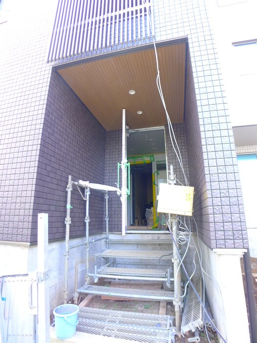 物件外観写真3　(エントランス部分)