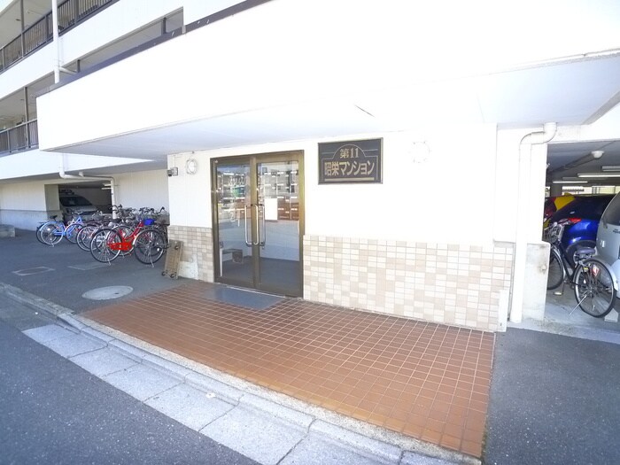 物件外観写真3　(エントランス部分)