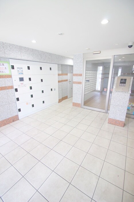 物件外観写真2　(エントランス部分)