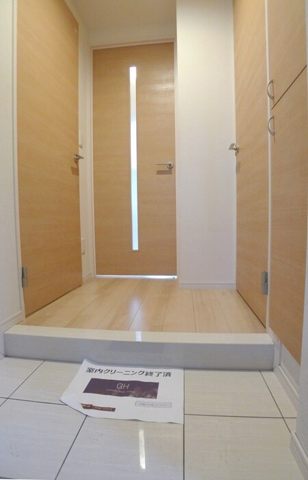 物件内観写真7　(玄関)