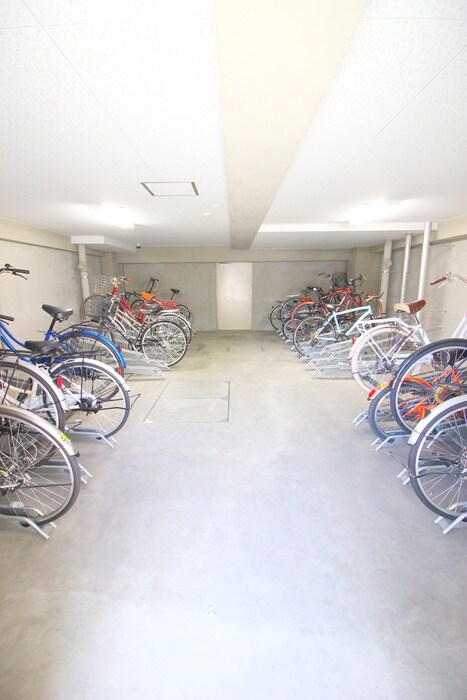 物件外観写真5　(駐輪場)