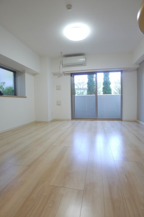 物件内観写真10　(室内からの展望)