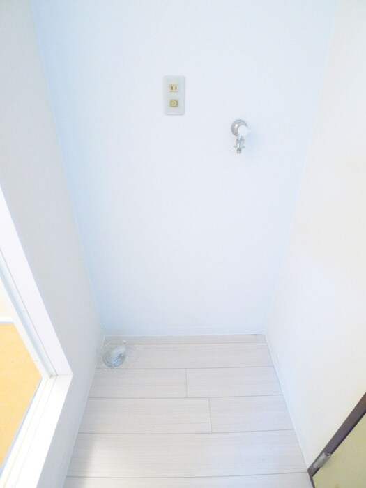 物件内観写真15　(洗濯機置場)