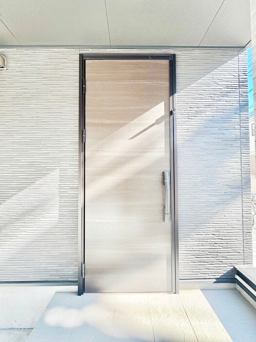 物件外観写真5　(エントランス部分)