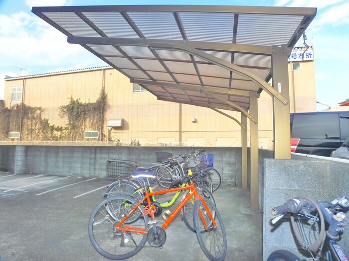 物件外観写真5　(駐輪場)